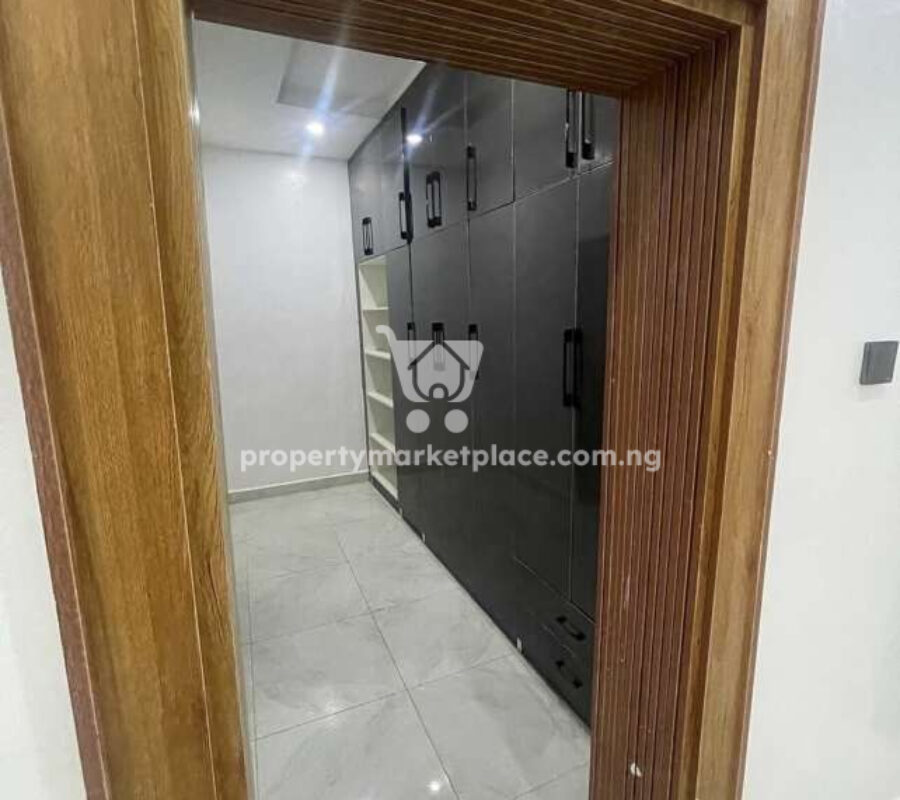 Tastefully finished 4 bedroom detached duplex with Bq