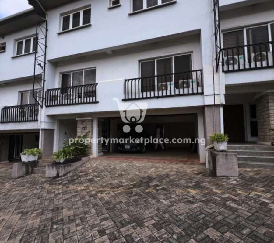 Spacious 4 bedroom terrace duplex with Bq serviced with swimming pool