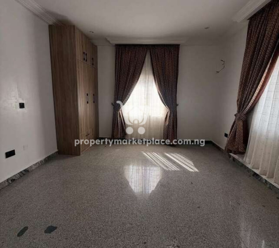 Nicely furnished 4 bedroom detached duplex with Bq