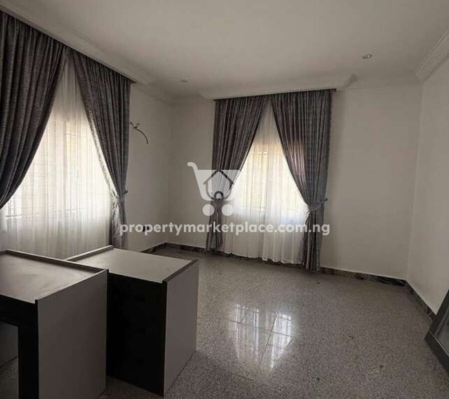 Nicely furnished 4 bedroom detached duplex with Bq