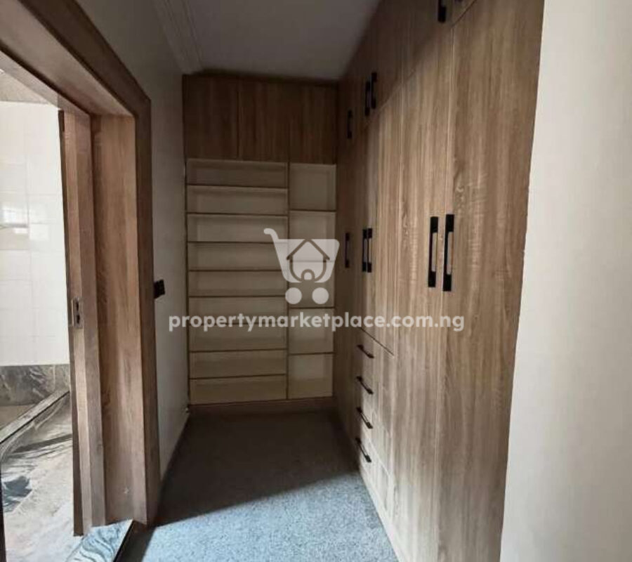 Nicely furnished 4 bedroom detached duplex with Bq