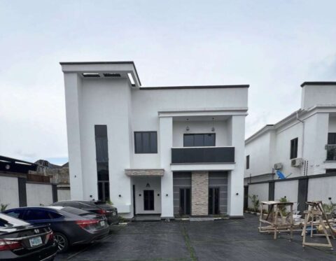 Luxurious 6 bedroom detached duplex with swimming pool