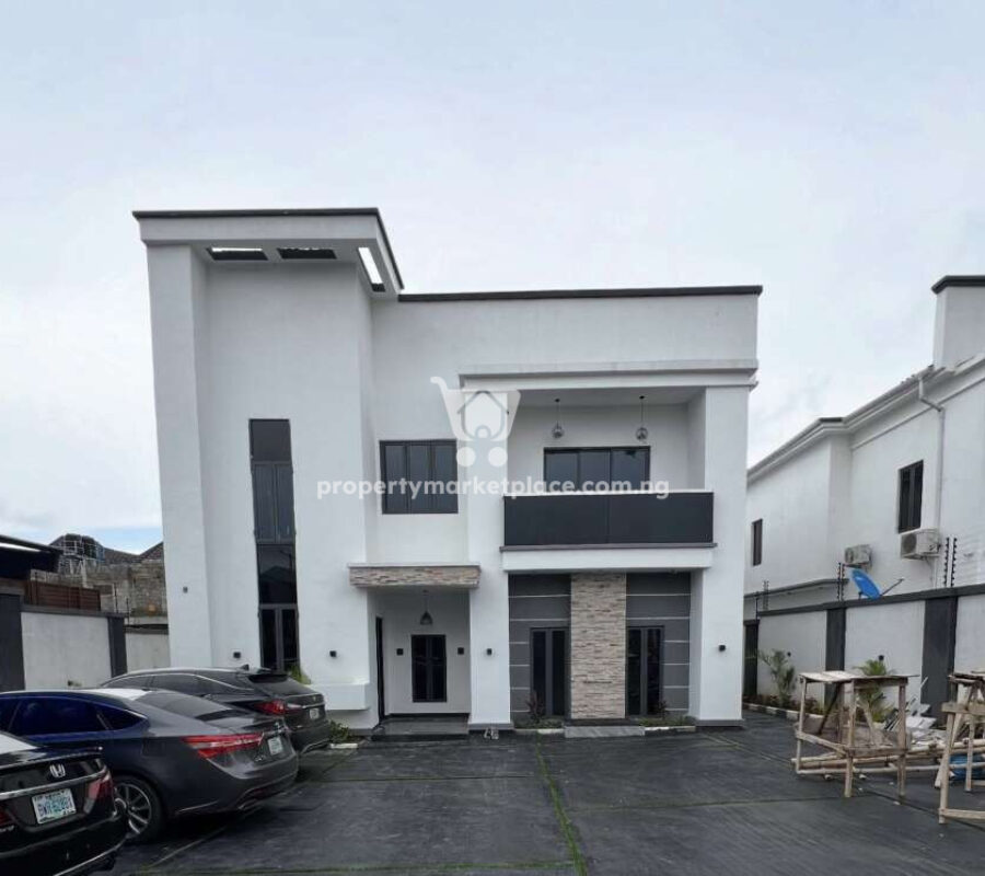 Luxurious 6 bedroom detached duplex with swimming pool