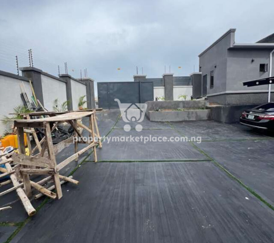 Luxurious 6 bedroom detached duplex with swimming pool