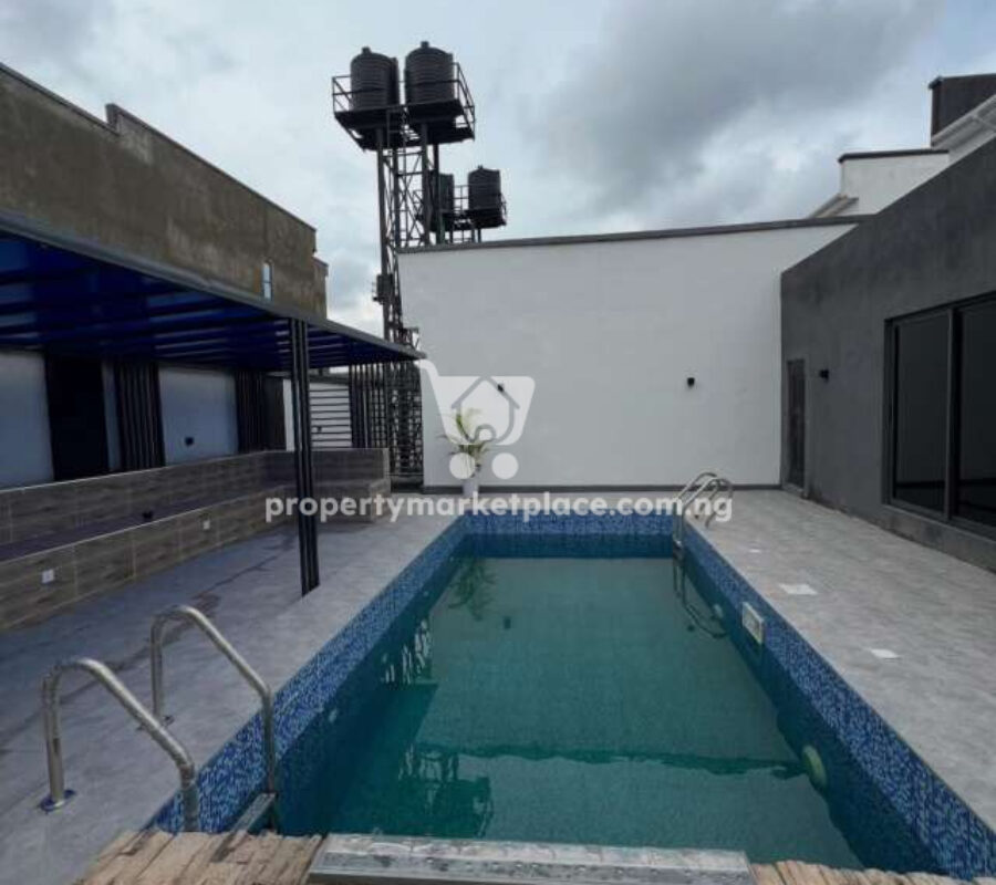 Luxurious 6 bedroom detached duplex with swimming pool
