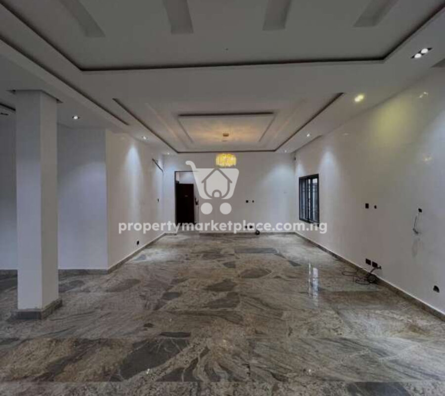 Luxurious 6 bedroom detached duplex with swimming pool