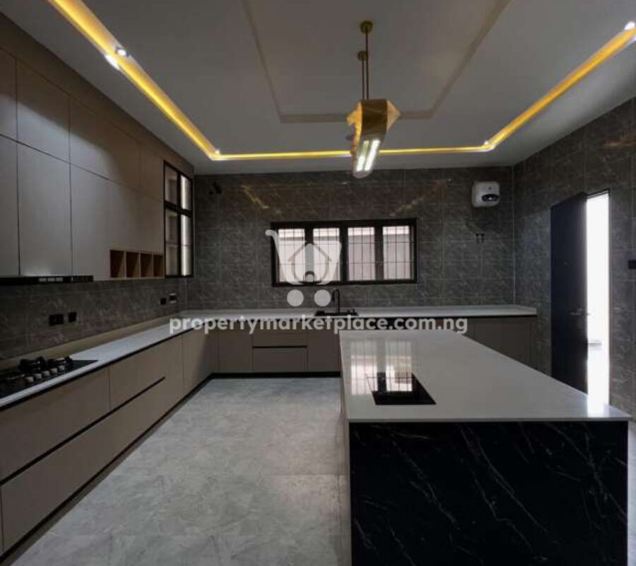 Luxurious 6 bedroom detached duplex with swimming pool