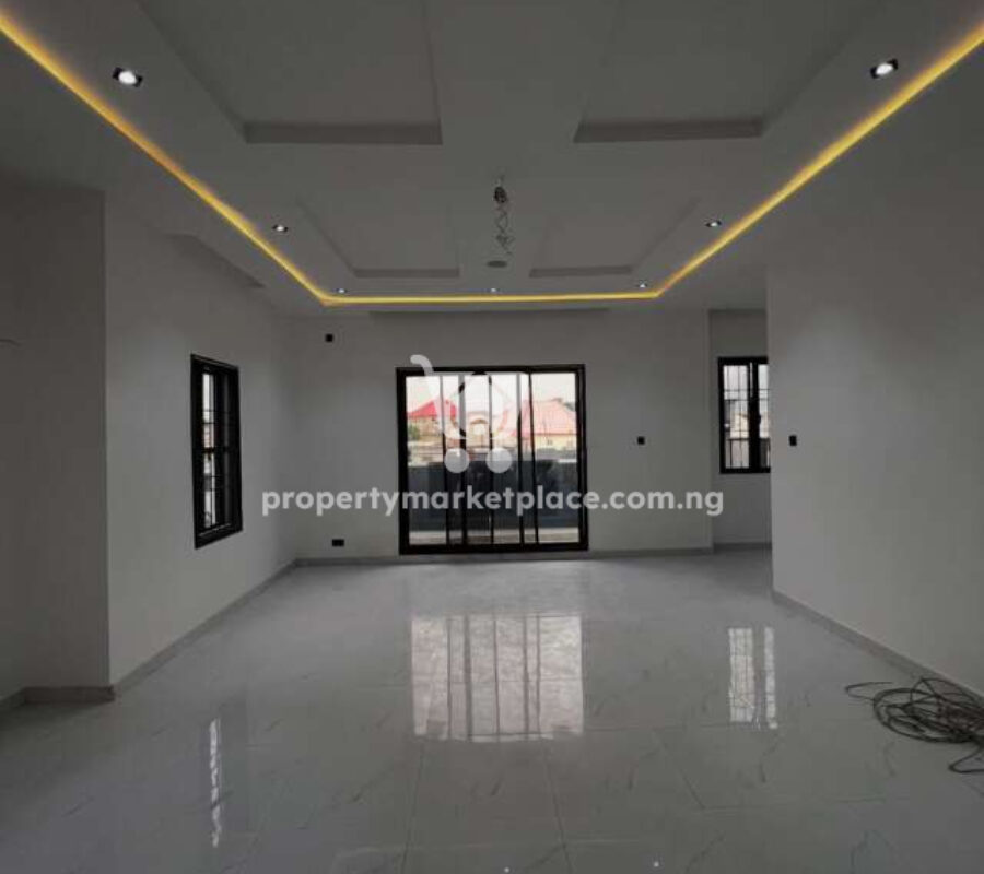 Luxurious 6 bedroom detached duplex with swimming pool