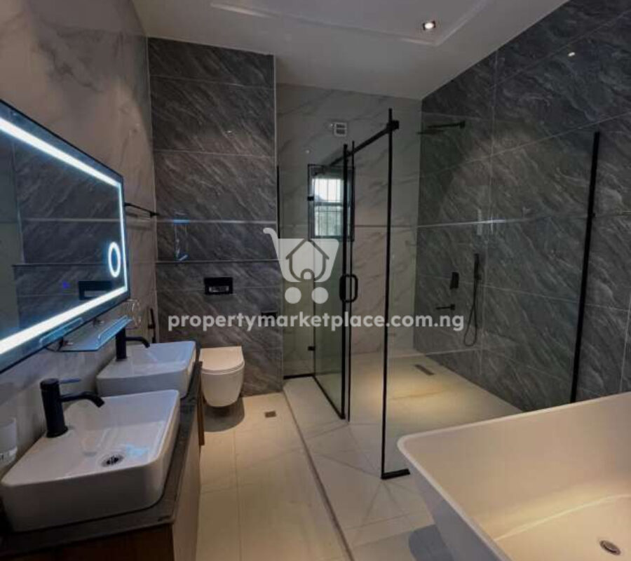Luxurious 6 bedroom detached duplex with swimming pool
