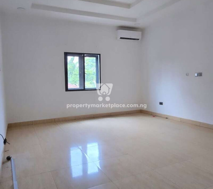 Spacious 4 bedroom terrace duplex with a room boys quarters