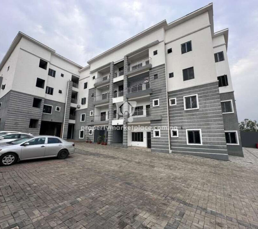 Luxury 3 bedroom flat with a room boys quarters