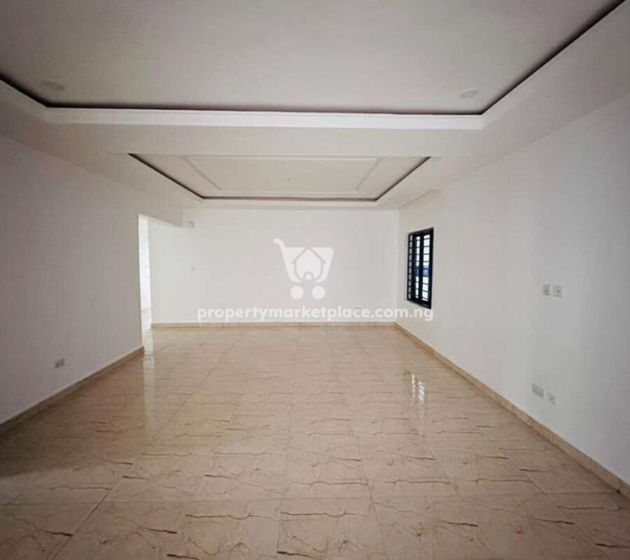 Luxury 3 bedroom flat with a room boys quarters