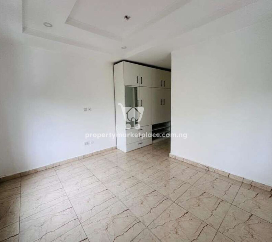 Luxury 3 bedroom flat with a room boys quarters