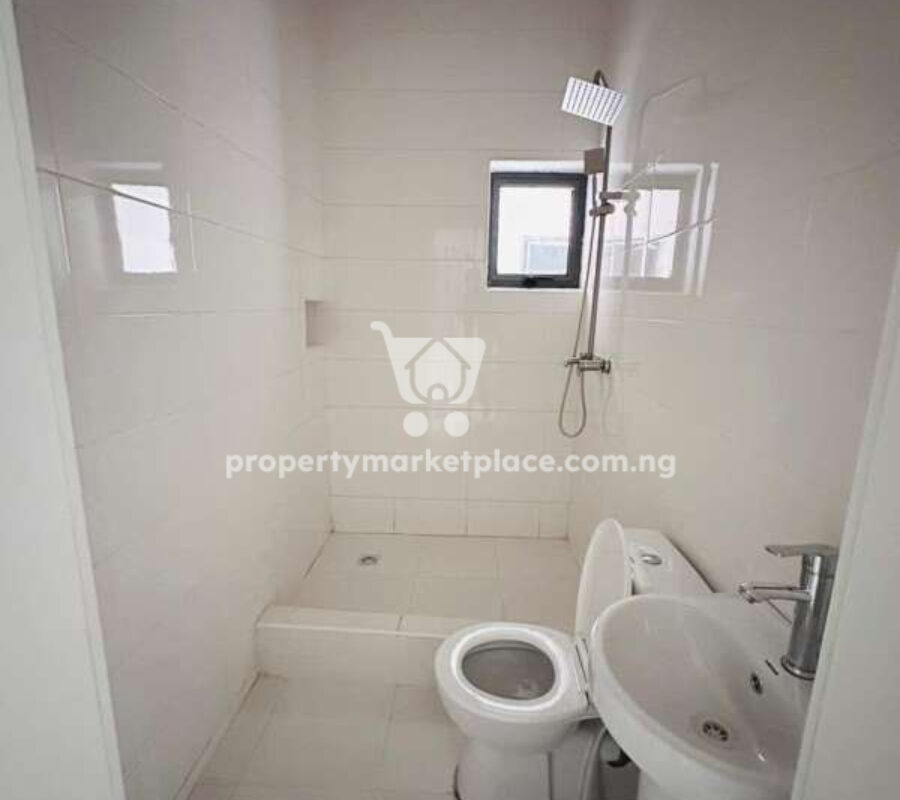 Luxury 3 bedroom flat with a room boys quarters