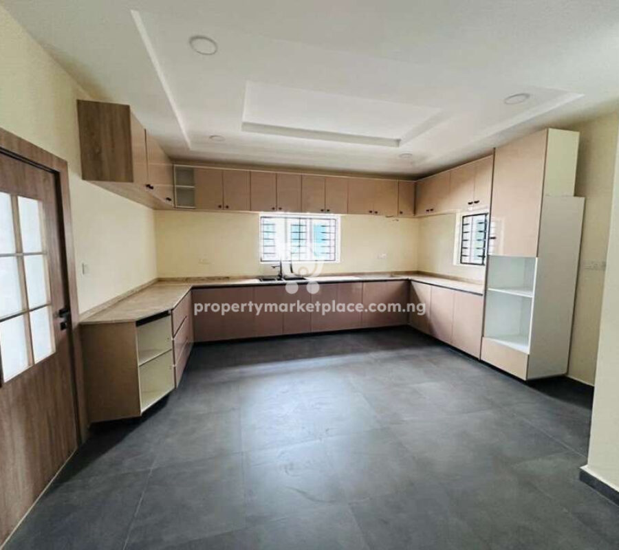 Superb 5 bedroom detached duplex with Bq (private compound)