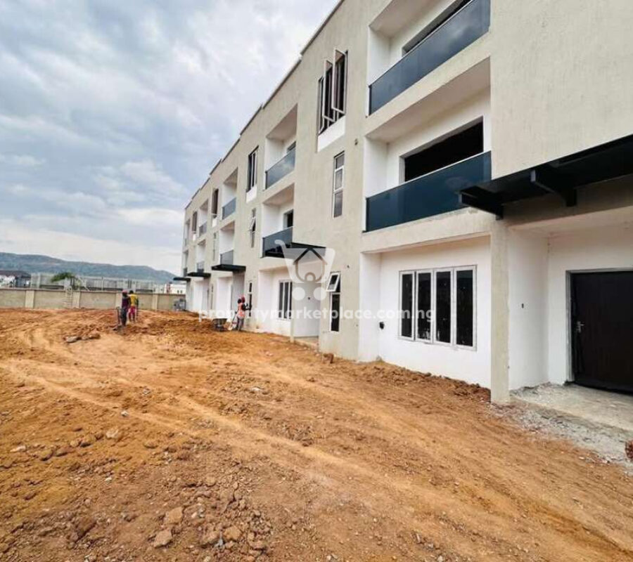 Spacious 4 bedroom terrace duplex with Bq in a nice area