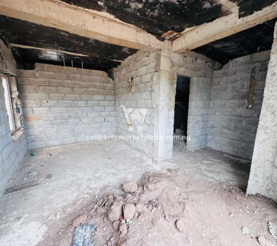 Spacious 4 bedroom terrace duplex with Bq in a nice area