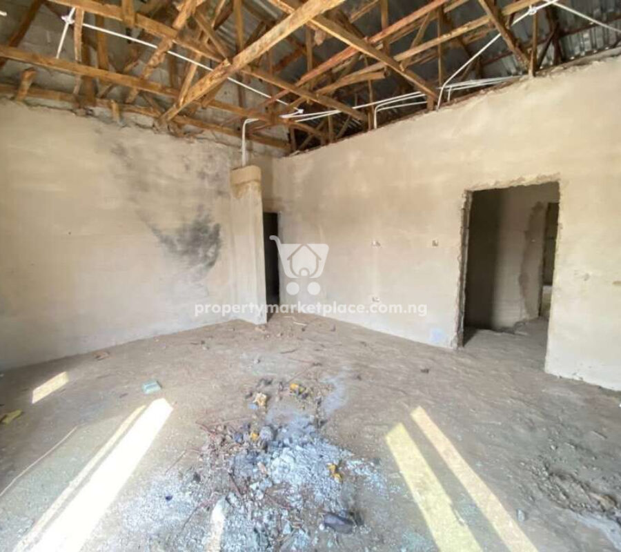 Spacious 4 bedroom terrace duplex with Bq (semi-finished)