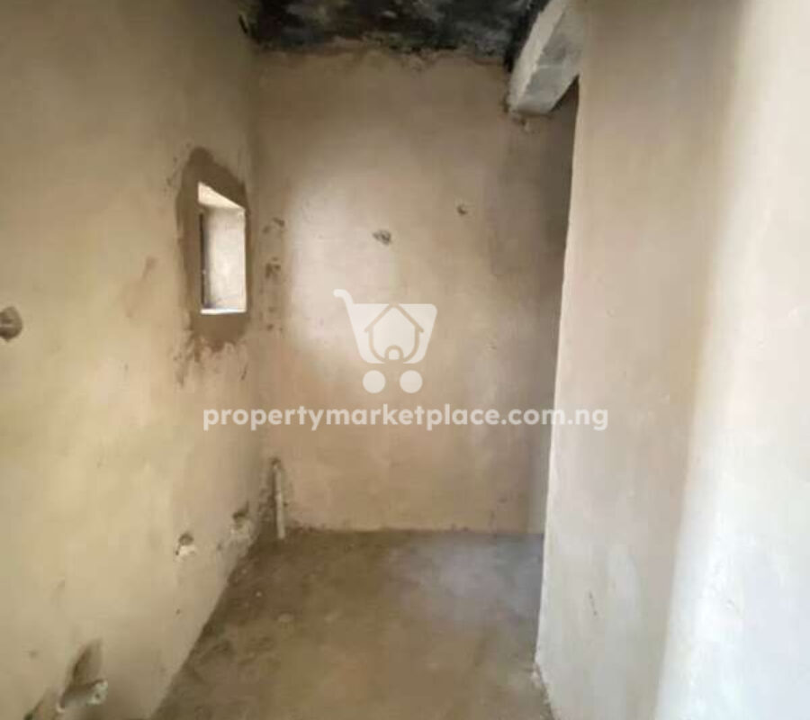 Spacious 4 bedroom terrace duplex with Bq (semi-finished)