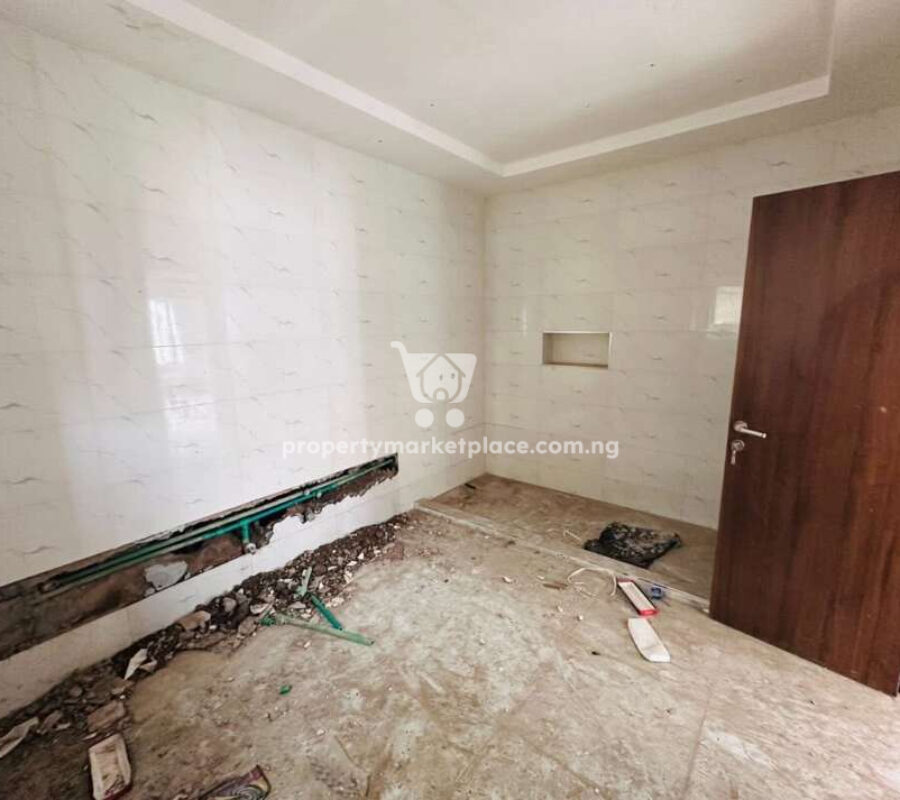 Massive 4 bedroom terrace duplex with a room boys quarters