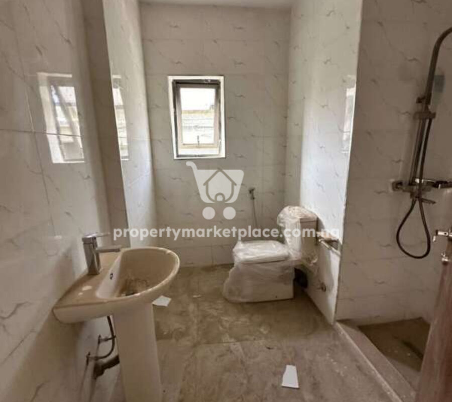 Spacious 3 bedroom flat with a room boys quarters