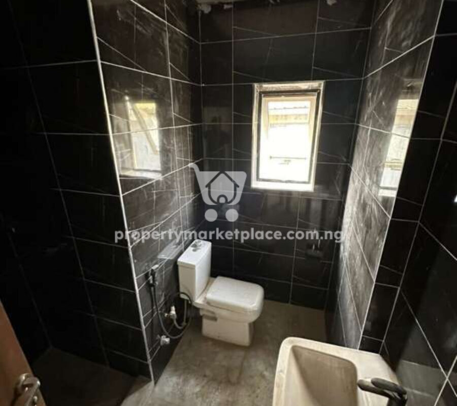 Spacious 3 bedroom flat with a room boys quarters