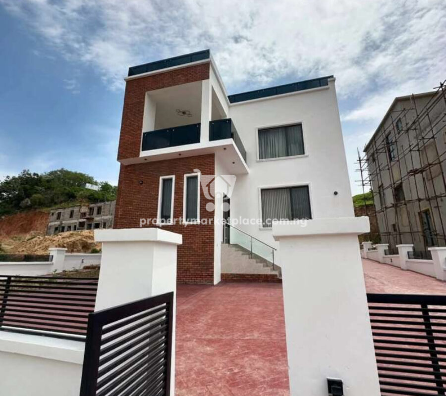 Luxurious 4 bedroom detached duplex with open rooftop
