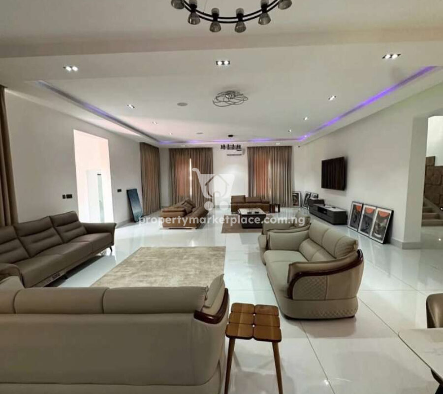 Luxurious 4 bedroom detached duplex with open rooftop