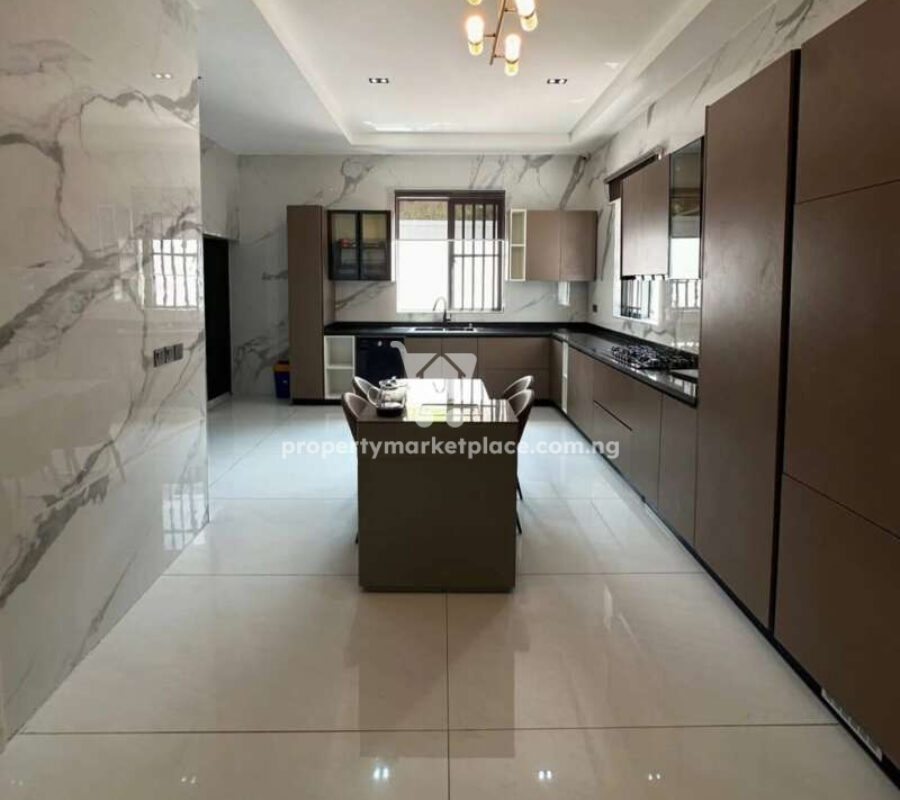 Luxurious 4 bedroom detached duplex with open rooftop
