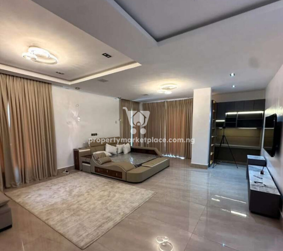 Luxurious 4 bedroom detached duplex with open rooftop