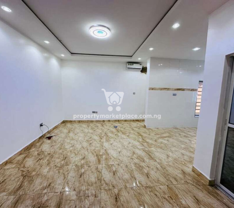 Nicely finished 1 bedroom flat in a nice area