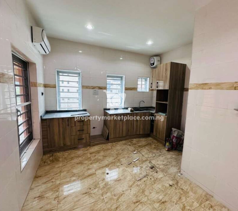 Nicely finished 1 bedroom flat in a nice area