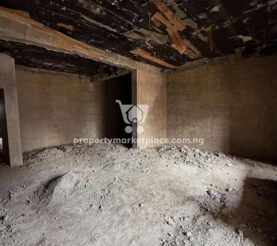 Spacious 3 bedroom flat with a room boys quarters