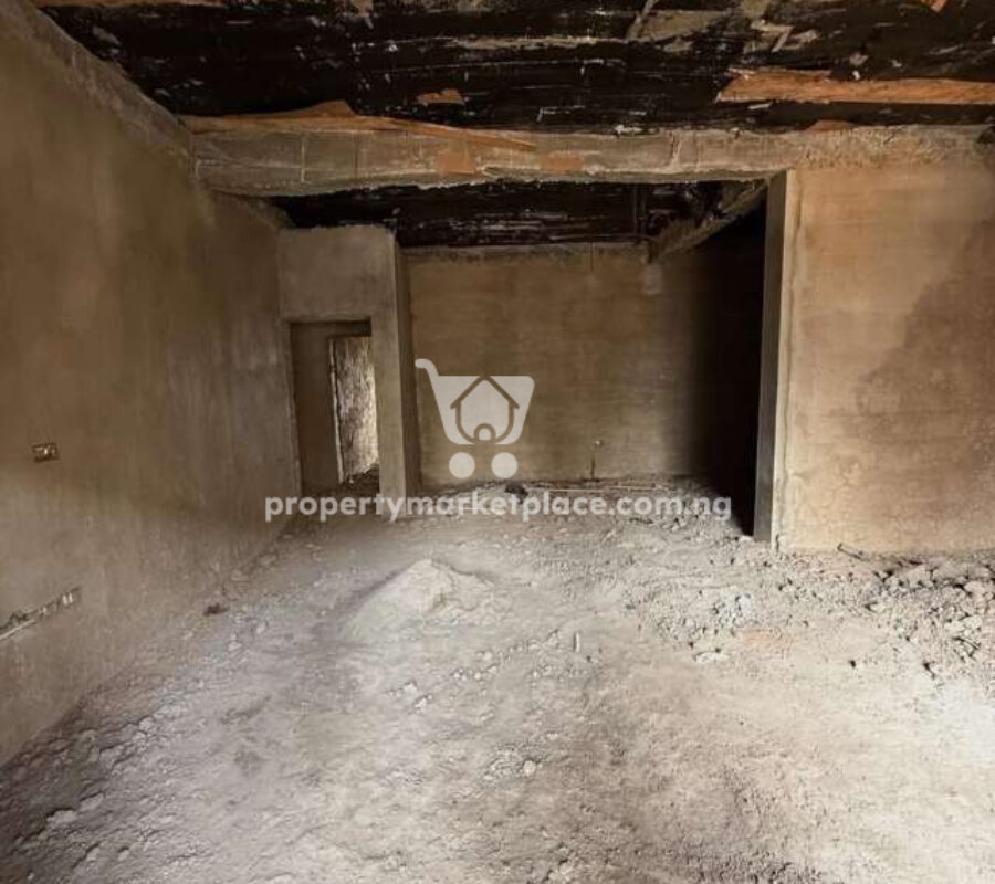 Spacious 3 bedroom flat with a room boys quarters