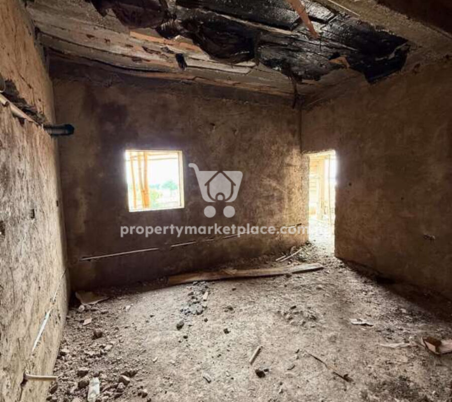 Spacious 3 bedroom flat with a room boys quarters