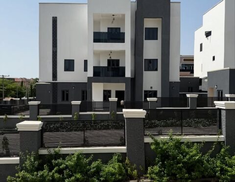 Massive 7 bedroom detached duplex with Bq