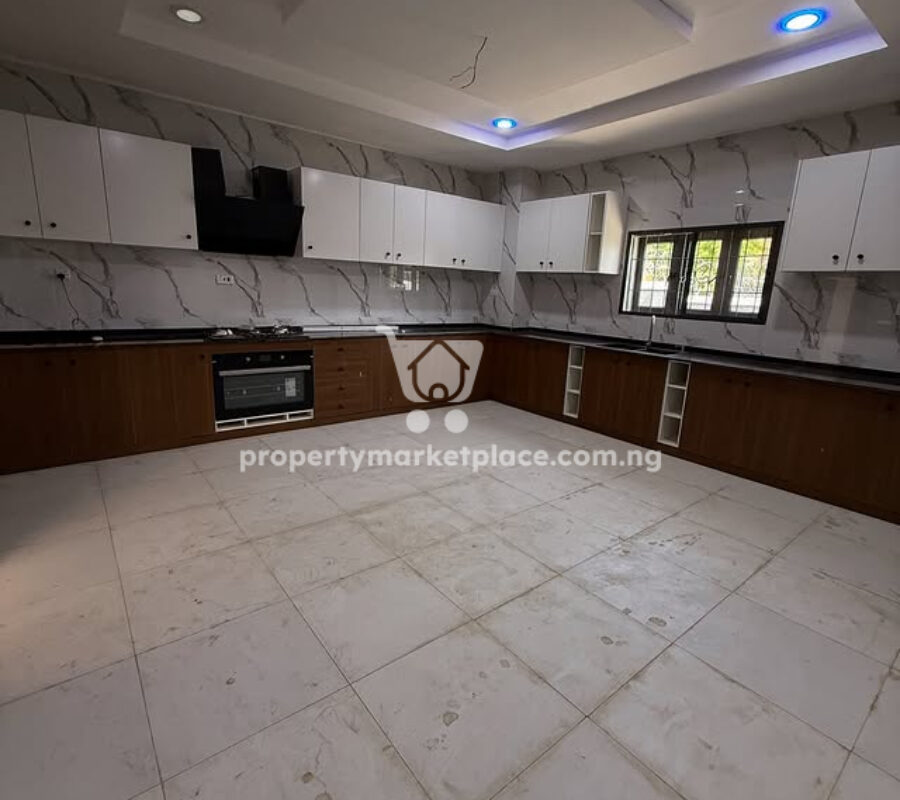 Massive 7 bedroom detached duplex with Bq