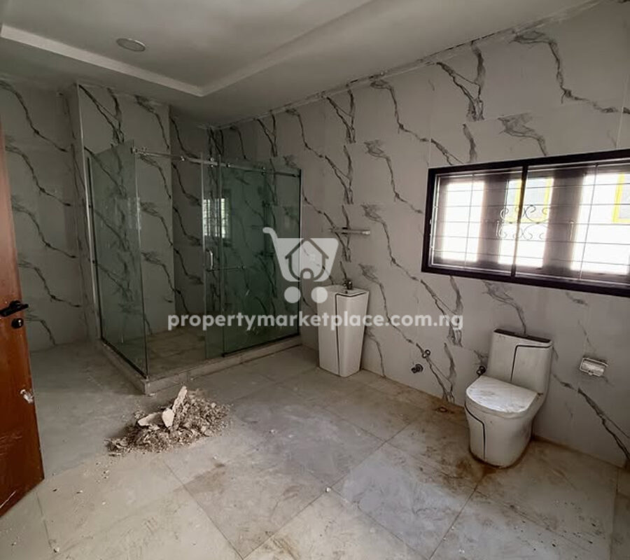 Massive 7 bedroom detached duplex with Bq