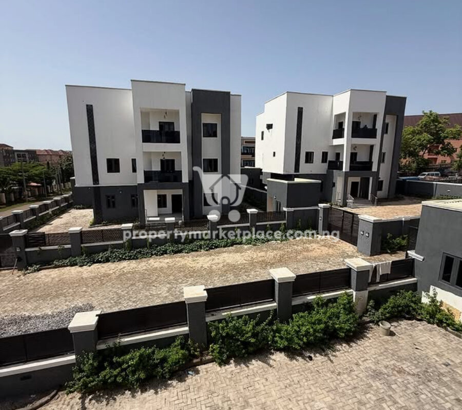 Massive 7 bedroom detached duplex with Bq
