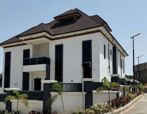 Luxury 5 bedroom detached duplex with 2 rooms boys quarters