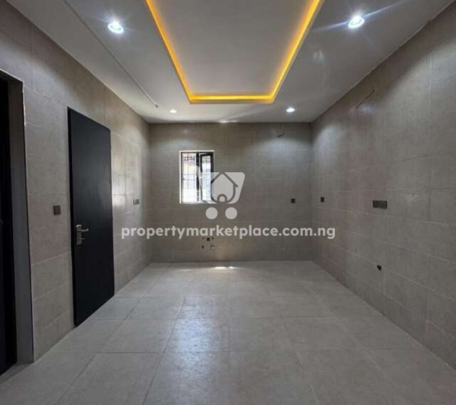 Luxury 5 bedroom detached duplex with 2 rooms boys quarters