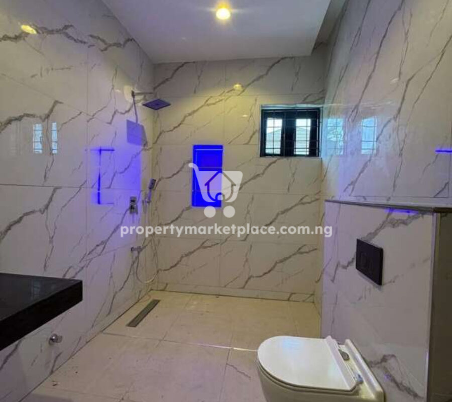 Luxury 5 bedroom detached duplex with 2 rooms boys quarters