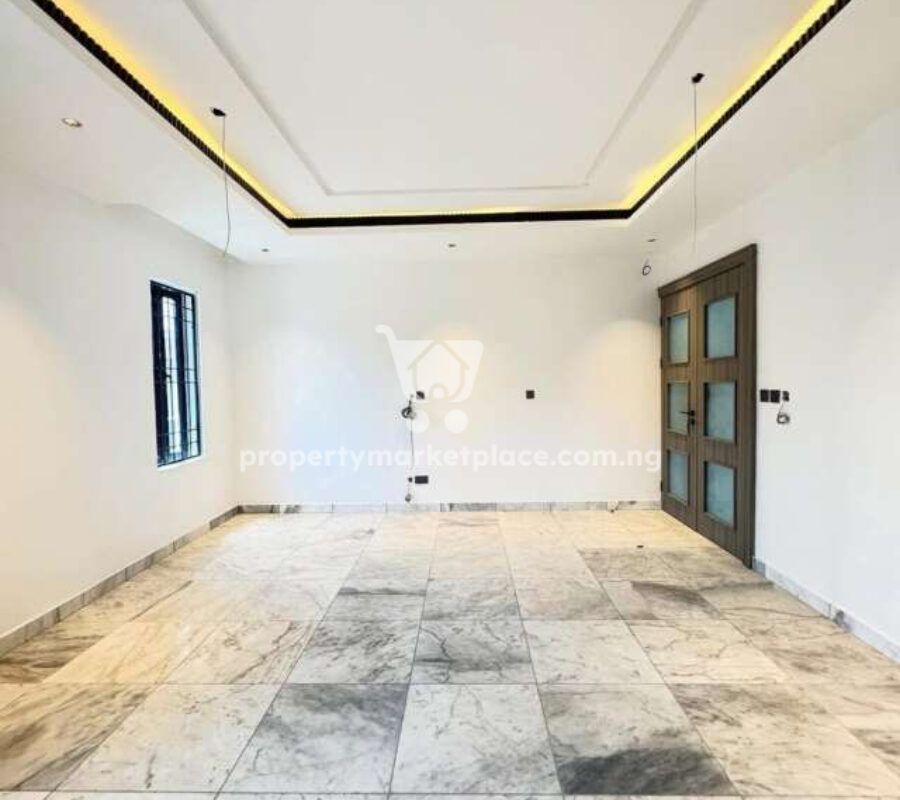 Luxury 5 bedroom detached duplex with 2 rooms boys quarters