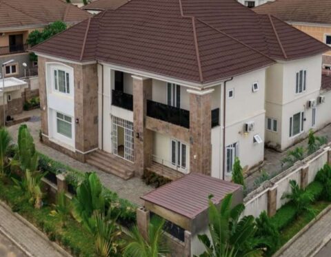Tastefully built 6 bedroom detached duplex with 2 rooms Bq
