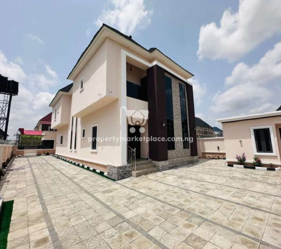 Superbly finished 4 bedroom detached duplex with 2 rooms Bq