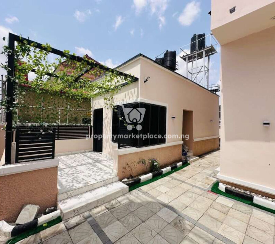 Superbly finished 4 bedroom detached duplex with 2 rooms Bq