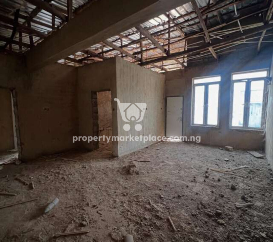 Spacious 4 bedroom terrace duplex with a room boys quarters