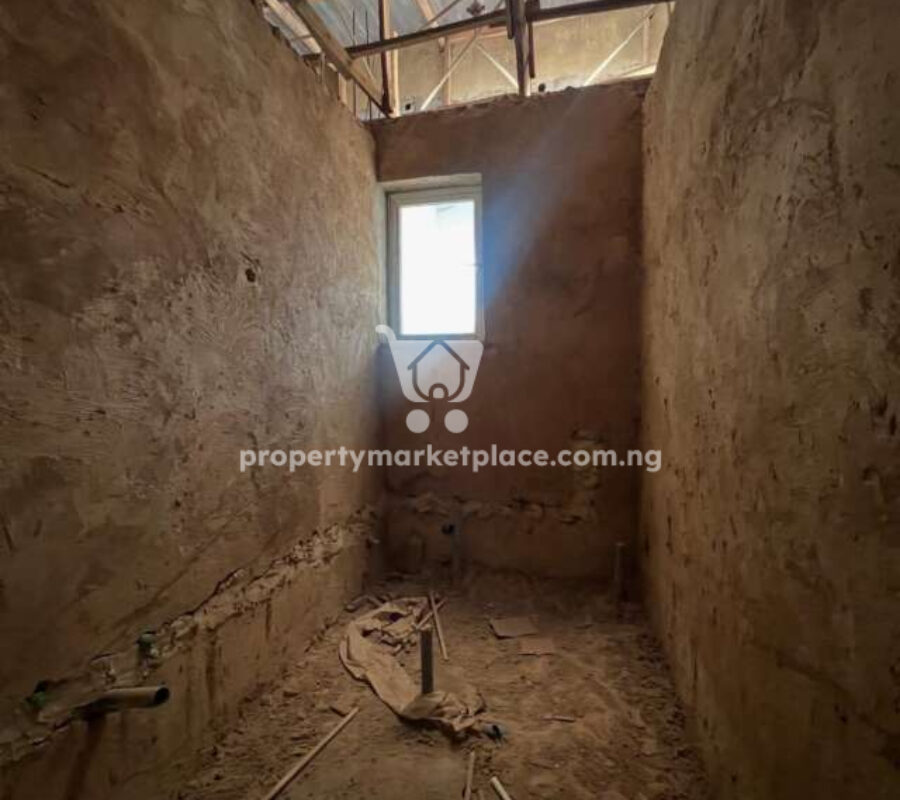 Spacious 4 bedroom terrace duplex with a room boys quarters