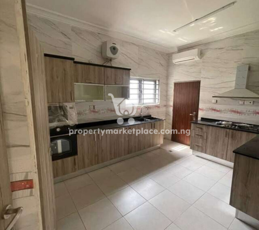 Luxury 8 units of 4 bedroom detached duplexes with basement