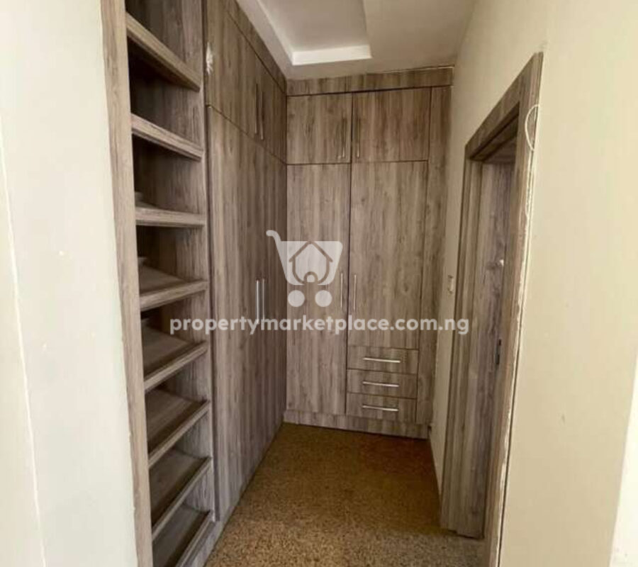 Luxury 8 units of 4 bedroom detached duplexes with basement